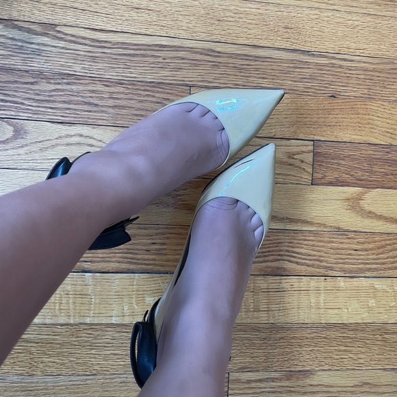 Beautiful unique and chic nude/black bow Valentino heels😍 - Picture 6 of 6